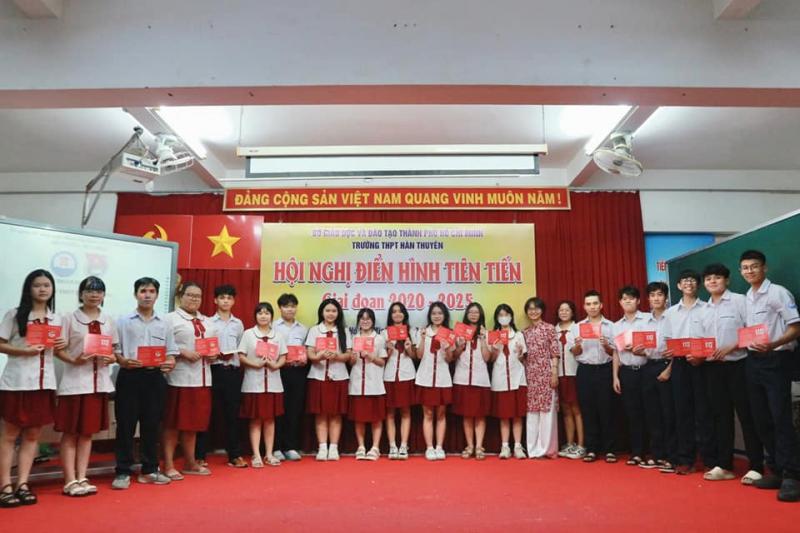 Trường THPT Hàn Thuyên