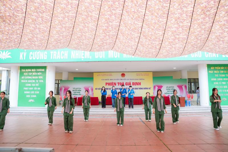 Trường THPT Hoành Bồ