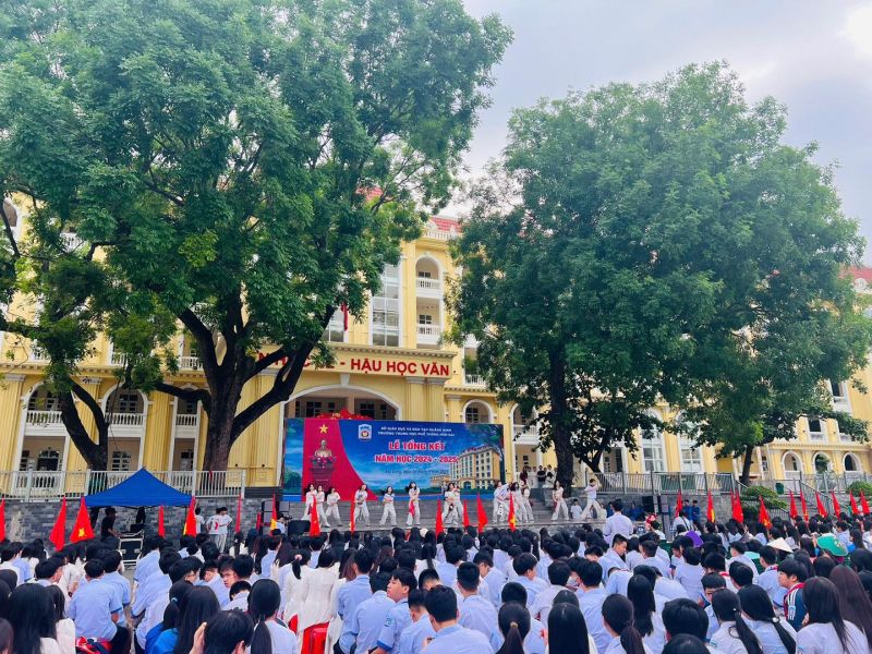 Trường THPT Hòn Gai