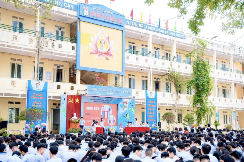 Trường THPT Hồng Thái