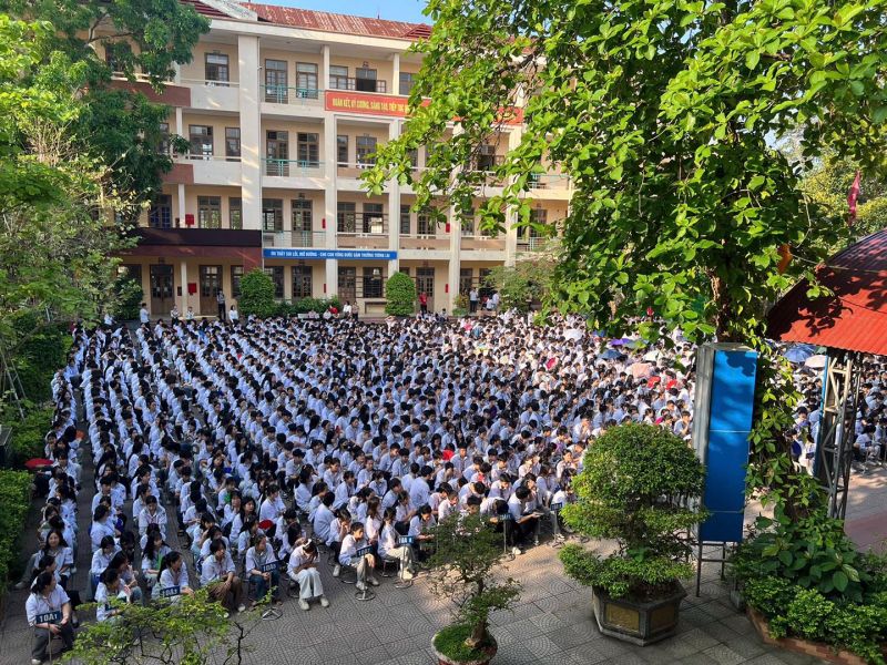 Trường THPT Hữu Lũng