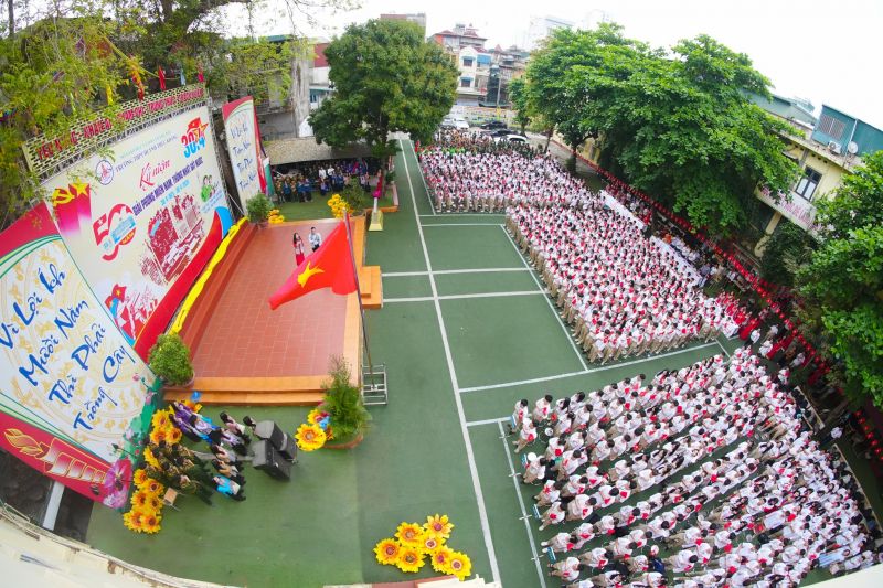 Trường THPT Huỳnh Thúc Kháng.