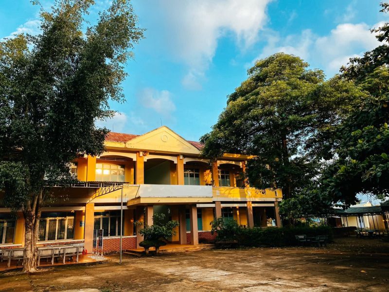 Trường THPT Huỳnh Thúc Kháng