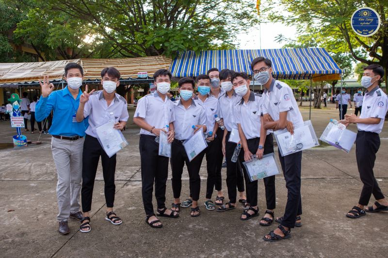 Học sinh 12 tươi rói sau kì thi THPT Quốc gia