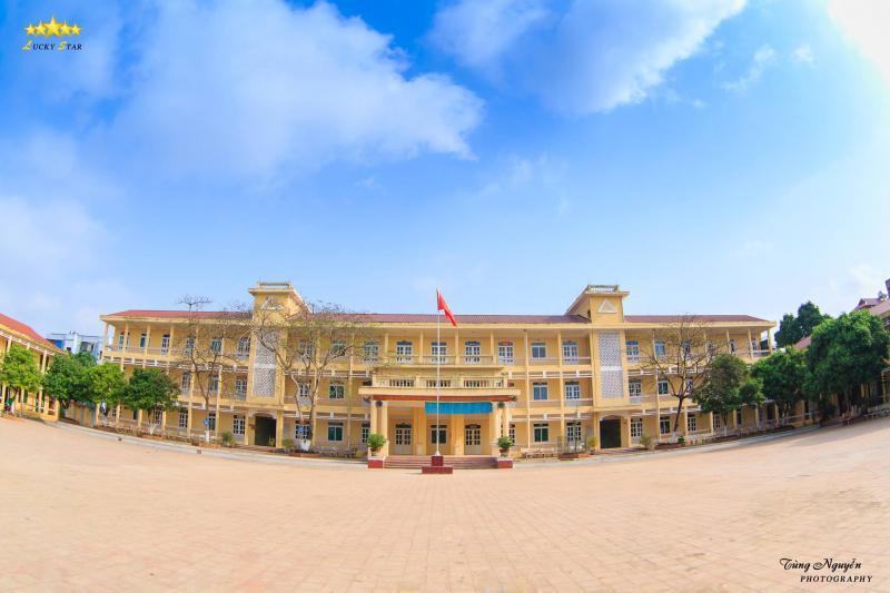 Trường THPT Lạc Long Quân
