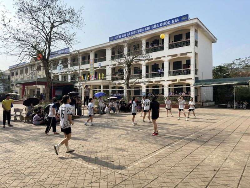 Trường THPT Lạc Sơn