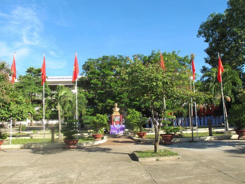 Trường THPT Lê Hồng Phong
