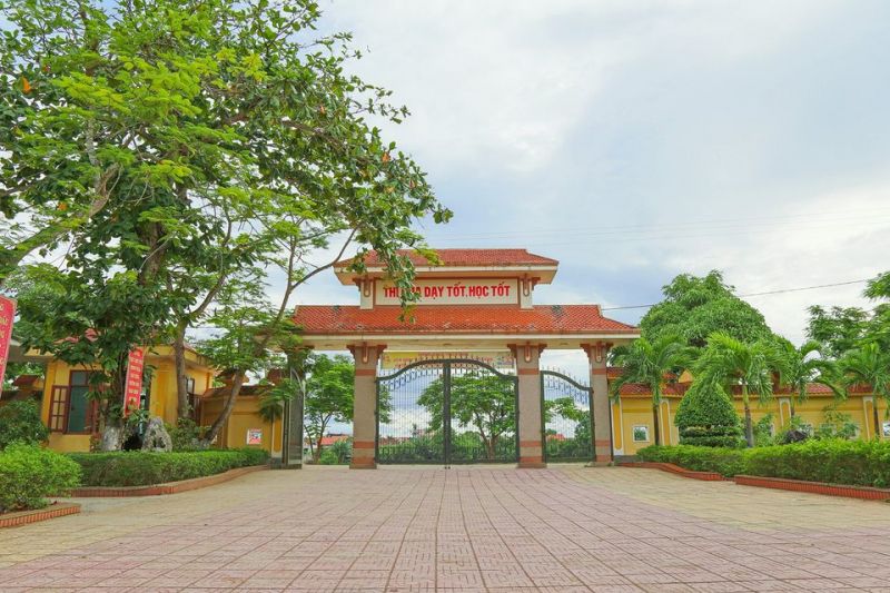 Trường THPT Lệ Thủy