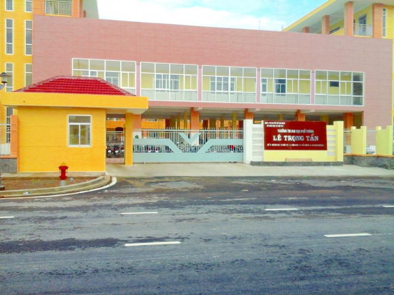 Trường THPT Lê Trọng Tấn