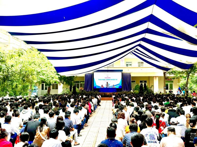 Trường THPT Lê Trọng Tấn