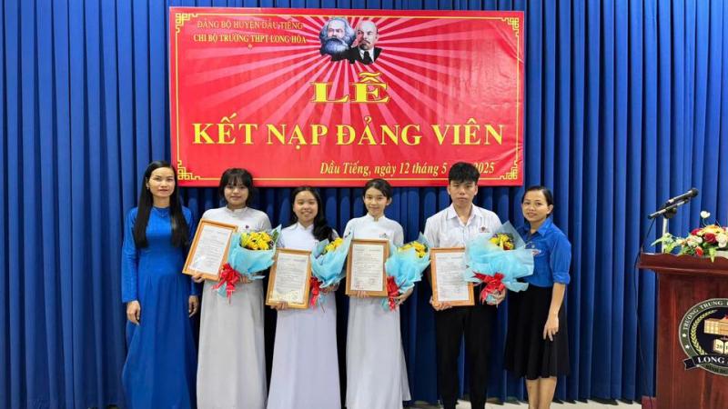 Trường THPT Long Hòa