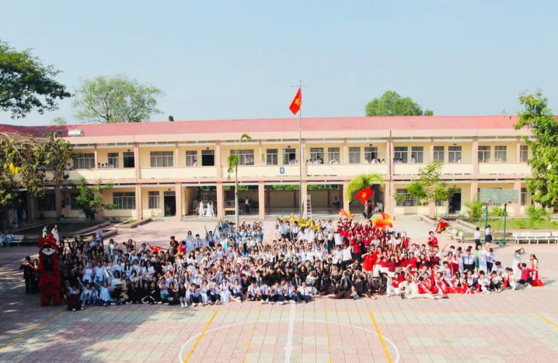 Trường THPT Long Thới