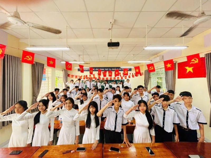 Trường THPT Long Thới