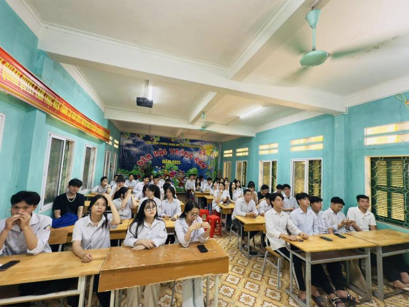 Trường THPT Mai Châu