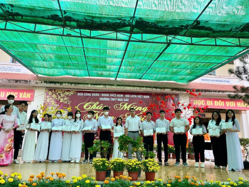 Trường THPT Ngã Sáu