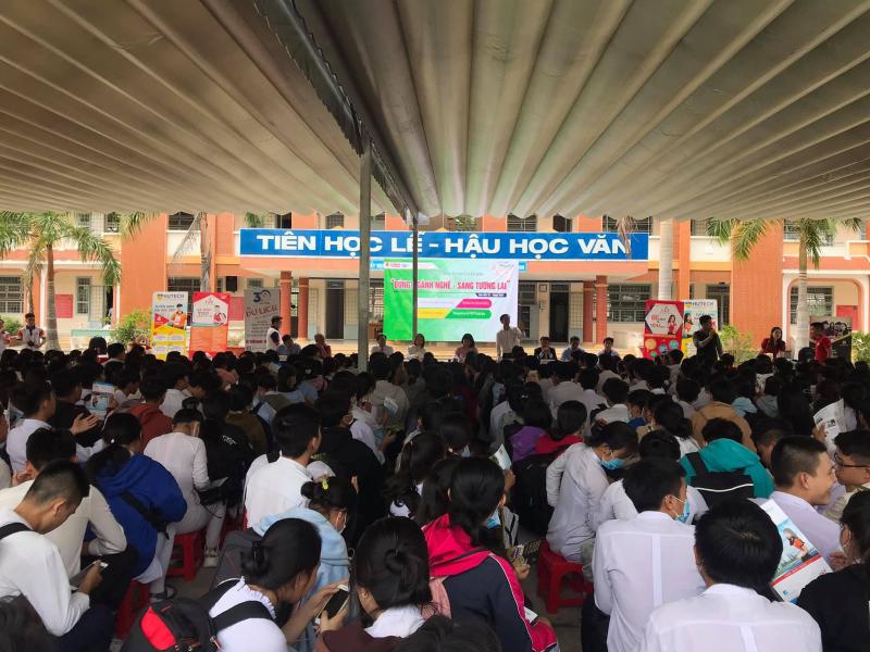 Trường THPT Nguyễn Đình Chiểu
