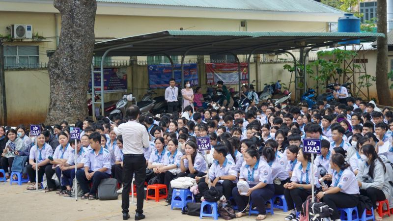 Trường THPT Nguyễn Đình Chiểu