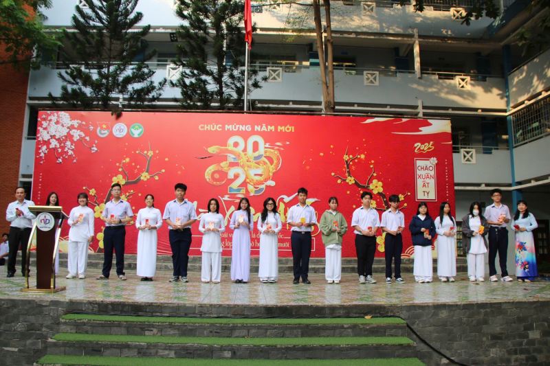 Trường THPT Nguyễn Du