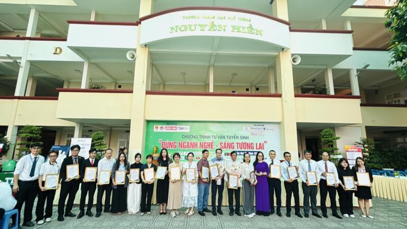 Trường THPT Nguyễn Hiền (Quận 11)