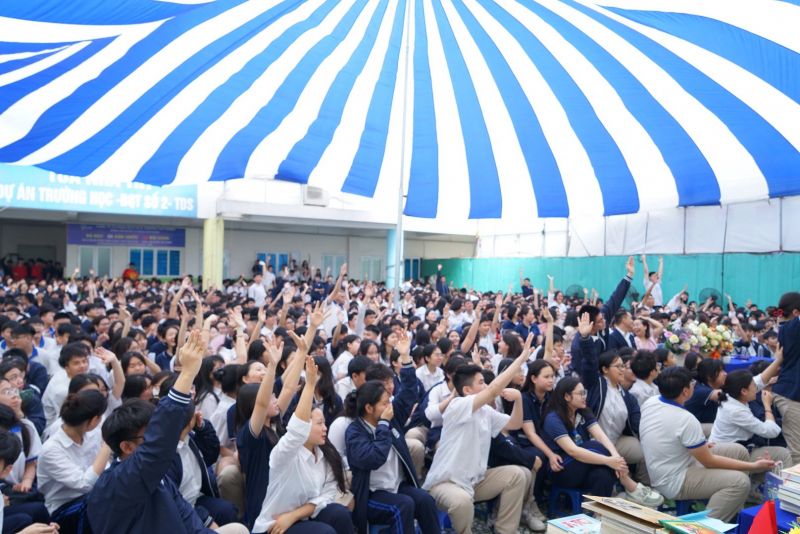 Trường THPT Nguyễn Huệ
