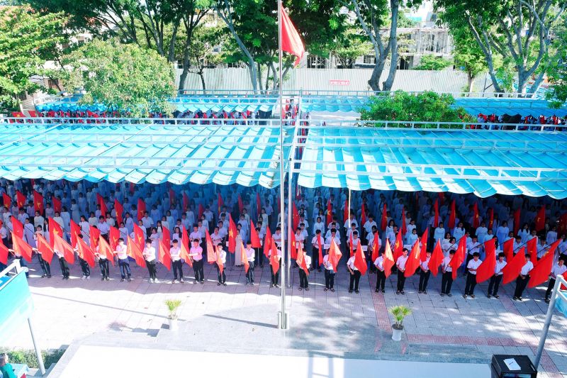 Trường THPT Nguyễn Huệ