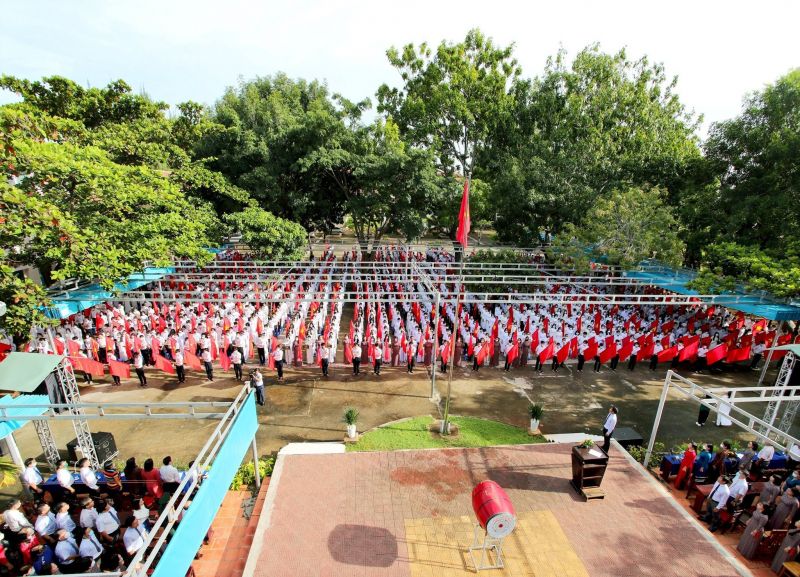 Trường THPT Nguyễn Huệ