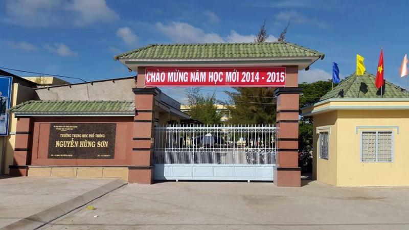 Suốt những năm qua Trường THPT Nguyễn Hùng Sơn luôn tự hào là một trong những “điểm sáng” giáo dục tại Kiên Giang với tỷ lệ cao học sinh đỗ vào các trường đại học, cao đẳng trên toàn quốc.