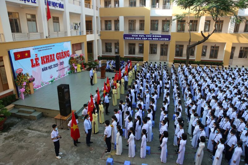 Trường THPT Nguyễn Hữu Cảnh