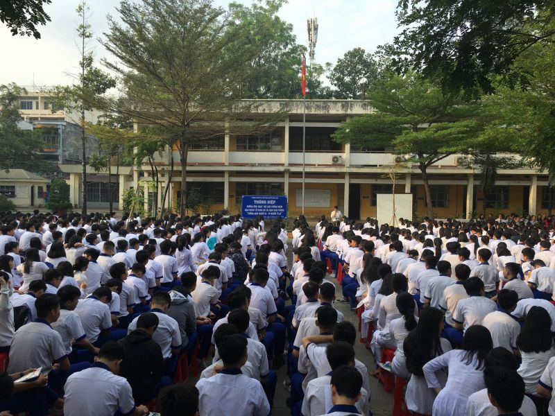 Trường THPT Nguyễn Hữu Cảnh