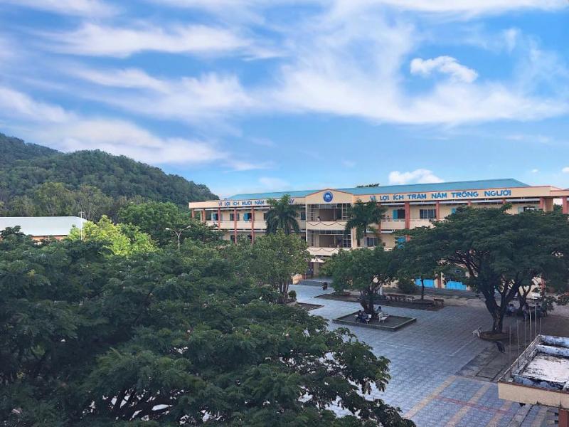 Trường THPT Nguyễn Thần Hiến là ngôi trường có bề dày truyền thống về chất lượng giáo dục của Kiên Giang.