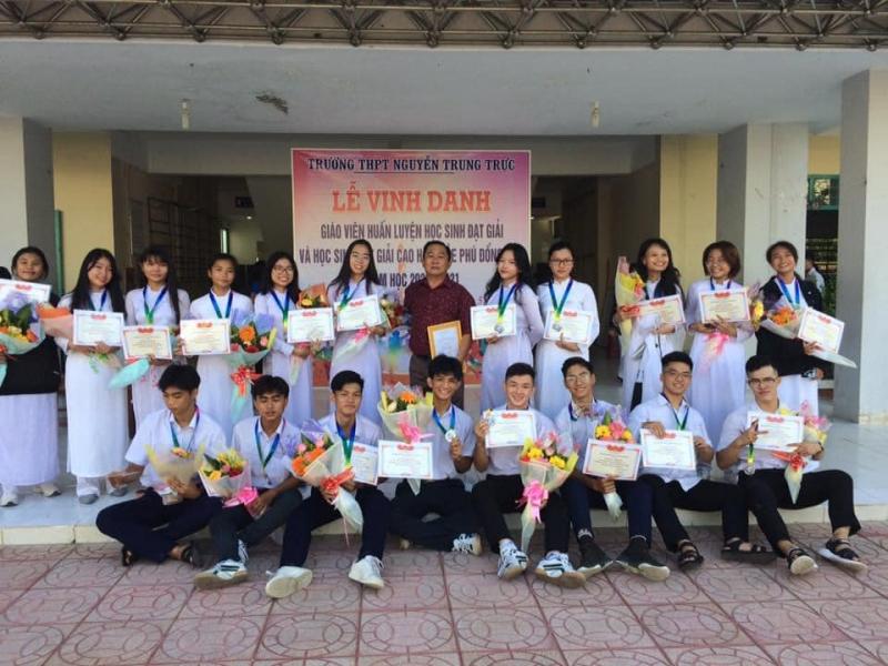 Ở TP. Rạch Giá, không ai không biết đến ngôi trường có truyền thống 70 năm xây dựng và phát triển mang tên Anh hùng dân tộc Nguyễn Trung Trực