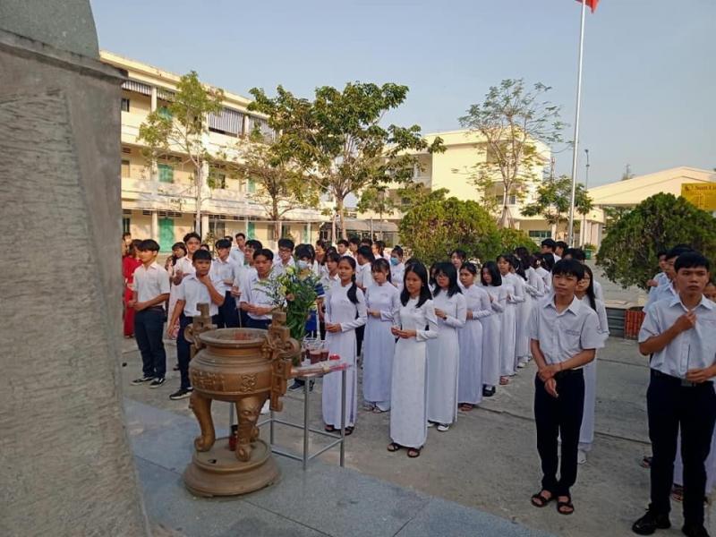 Ở TP. Rạch Giá, không ai không biết đến ngôi trường có truyền thống 70 năm xây dựng và phát triển mang tên Anh hùng dân tộc Nguyễn Trung Trực