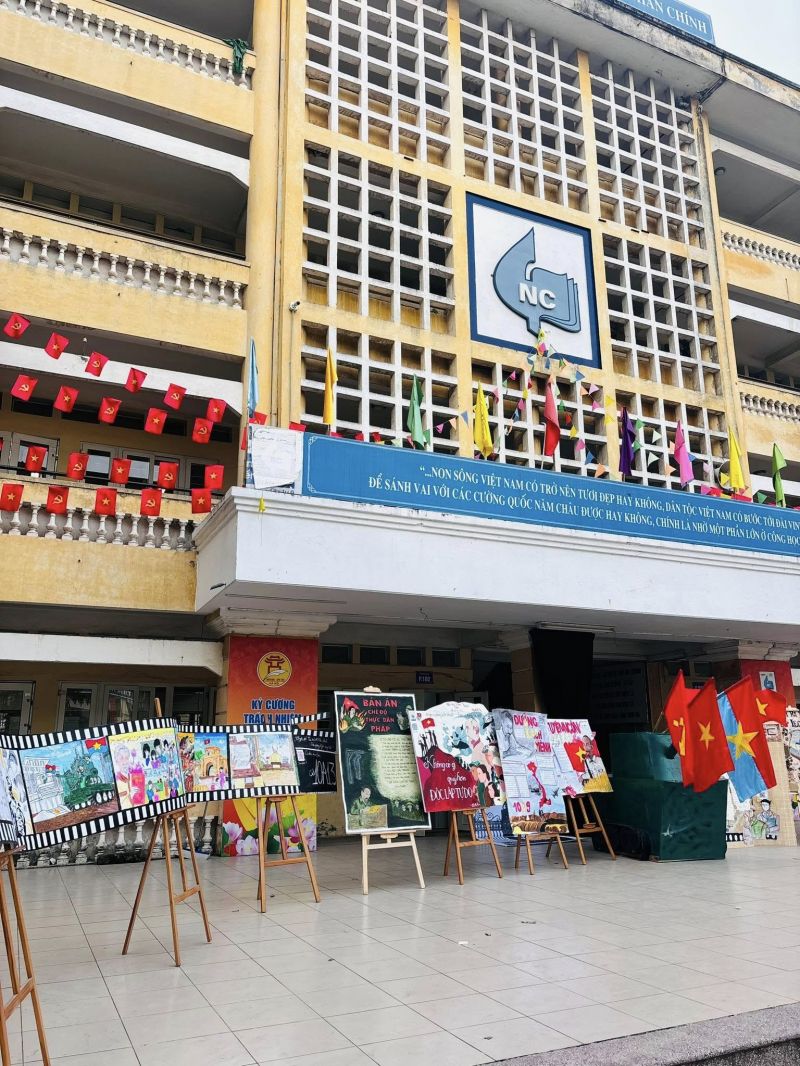 Trường THPT Nhân Chính