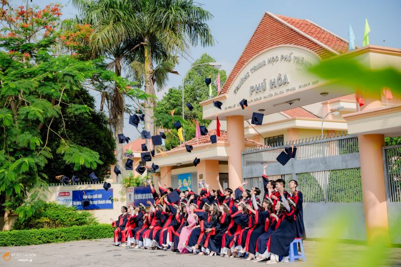 Trường THPT Phú Hòa