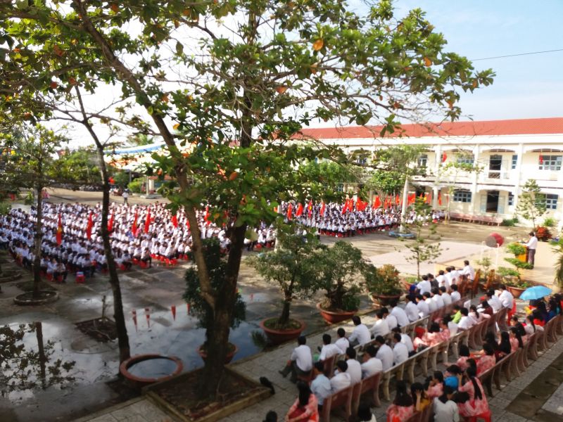 Trường THPT Phú Hưng
