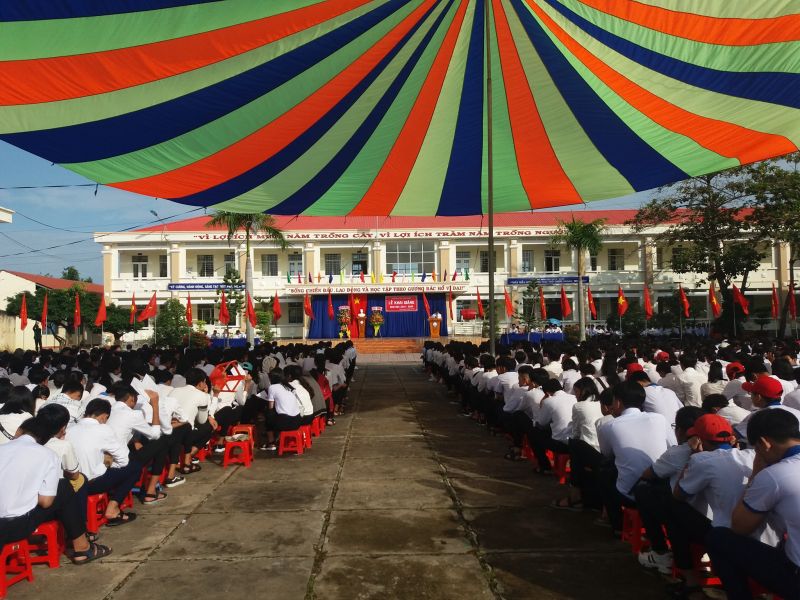 Trường THPT Phú Hưng