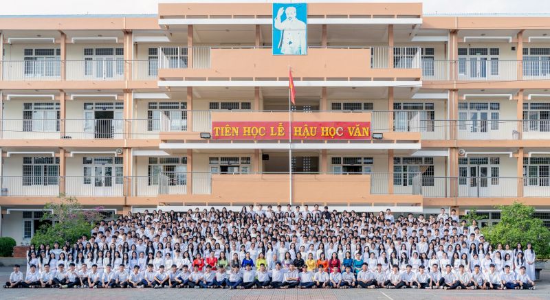 Trường THPT Phú Mỹ