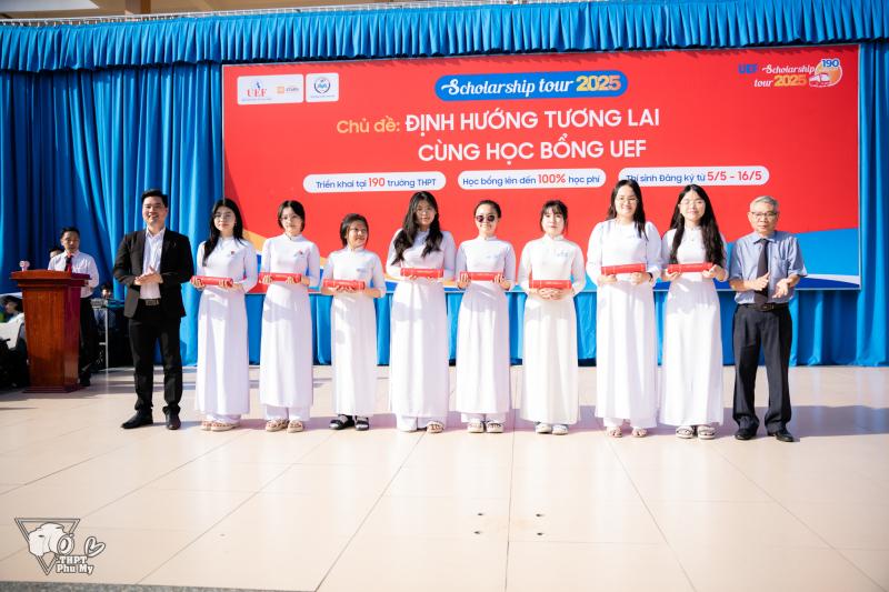 Trường THPT Phú Mỹ
