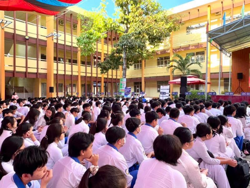 Trường THPT Tạ Quang Bửu