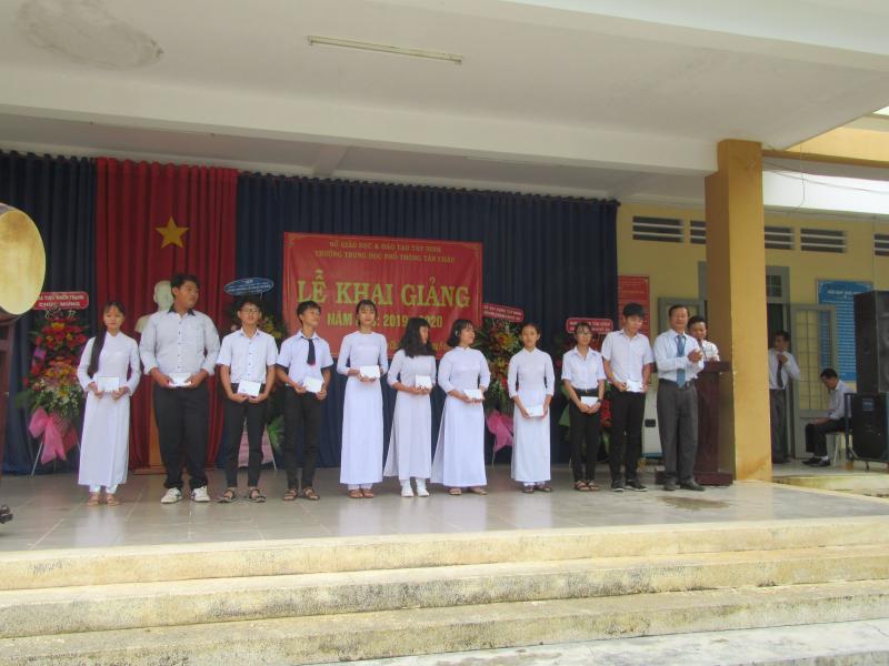 Trường THPT Tân Châu