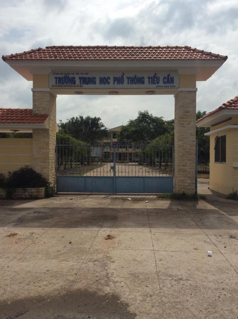 Trường THPT Tiểu Cần
