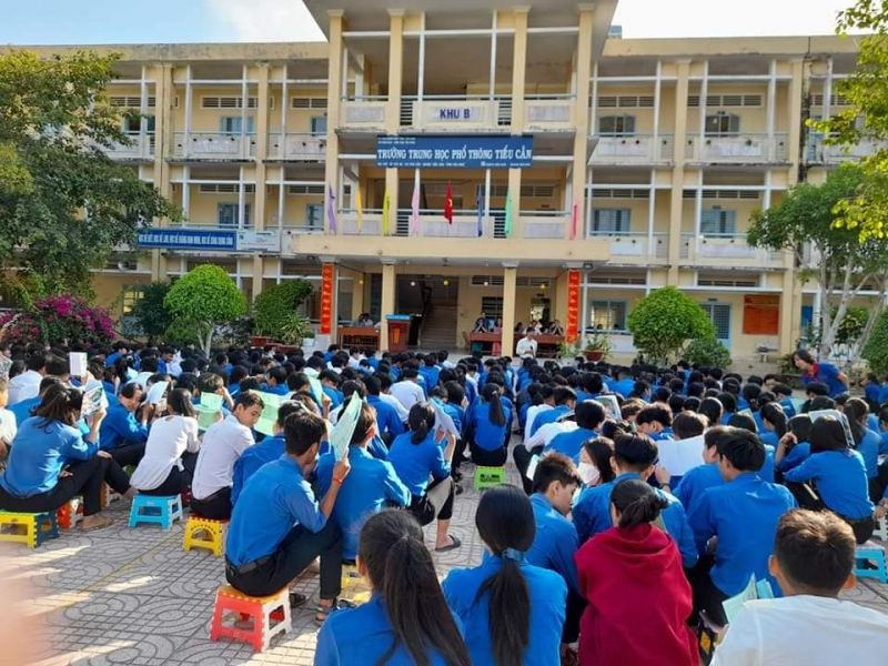 Trường THPT Tiểu Cần