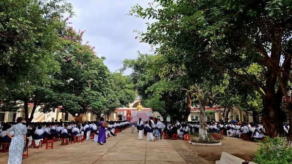 Trường THPT Trần Hưng Đạo
