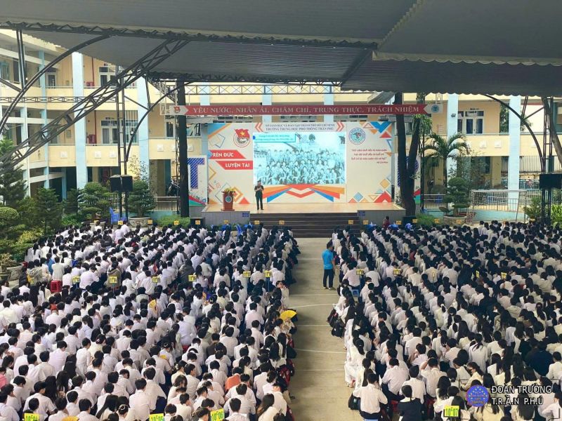 Trường THPT Trần Phú