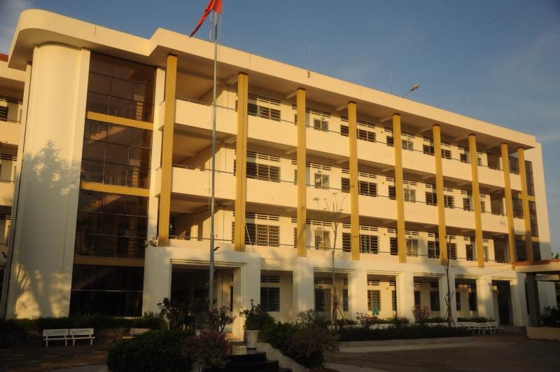 Trường THPT Trần Văn Ơn