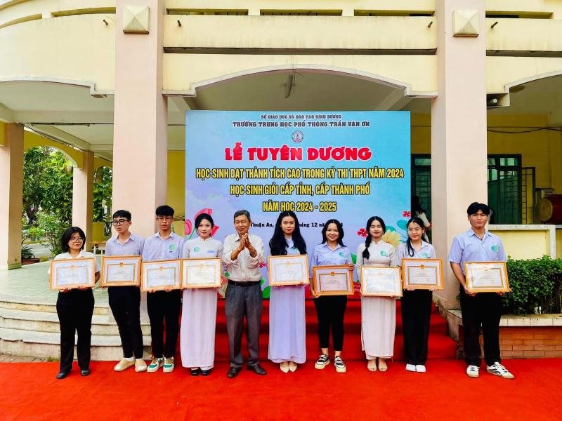 Trường THPT Trần Văn Ơn