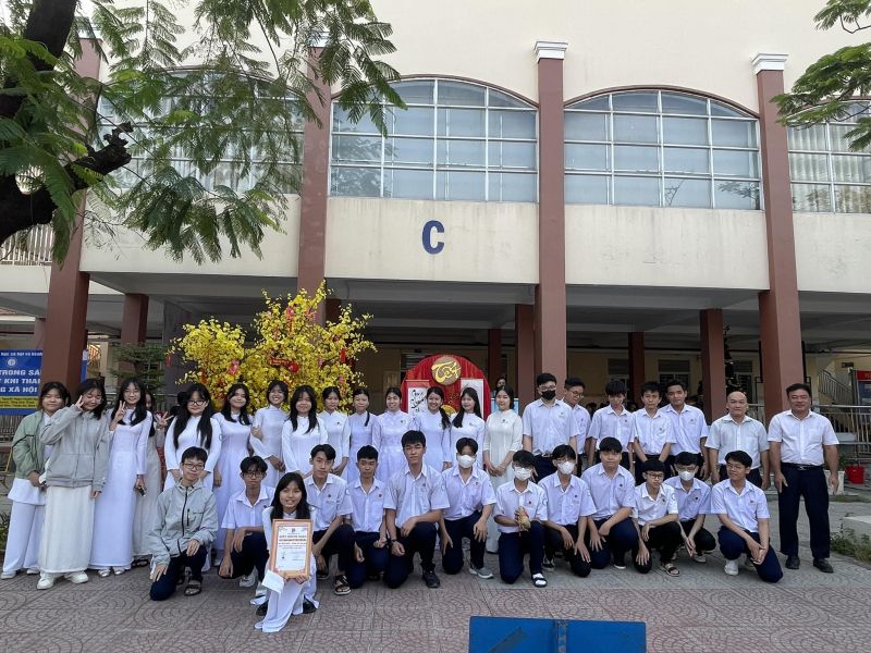 Trường THPT Trịnh Hoài Đức