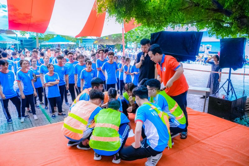 Trường THPT Việt Âu