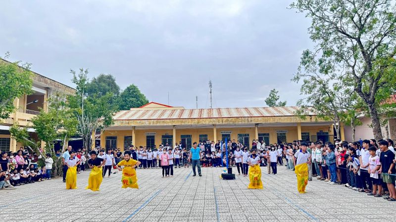 Trường THPT Vĩnh Tường