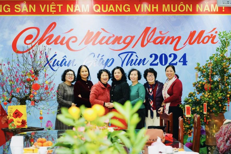 Xuất hành nên gặp người 